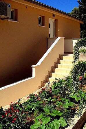 Exterior - Appartement in Duće mit Grill und Terrasse by Interhome (Omiš)