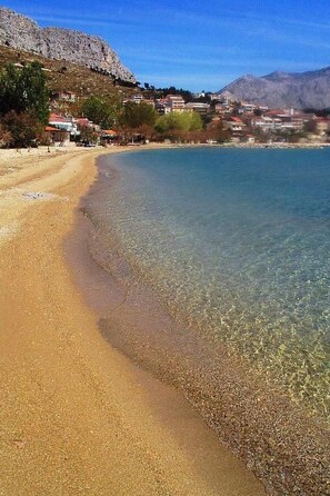 Beach - Appartement in Duće mit Grill und Terrasse by Interhome (Omiš)