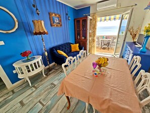 TV - Schöne Ferienwohnung in Jesenice mit Terrasse by Interhome (Omiš)