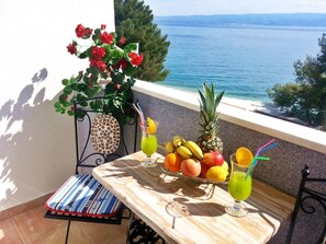 Outdoor dining - "Tempera 3" by Interhome (Omiš)