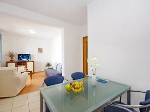 Interior - Apartment mit einem Schlafzimmer in der zweiten Etage by Interhome (Podstrana)