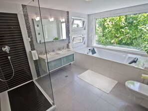 Towels - Charmantes Ferienhaus mit grünem Garten by Interhome (Podstrana)