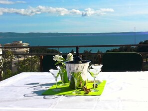 Outdoor dining - Villa "Petra" mit Blick auf das Wasser by Interhome (Podstrana)