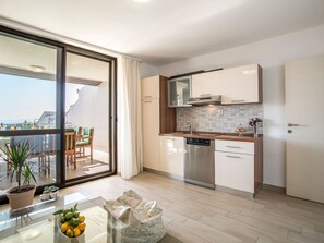 Fridge, microwave, oven, dishwasher - Villa "Petra" mit Blick auf das Wasser by Interhome (Podstrana)
