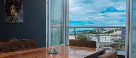 تناول الطعام