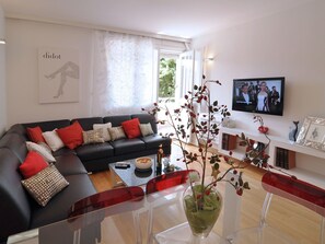 TV - Direkt am Meer, nur einen Steinwurf von den Stränden mit Meerblick entfernt by Interhome (Dragovode)