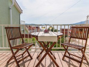Outdoor dining - Charmante Wohnung Maris 2B - EOS CROATIA by Interhome (Trogir/Okrug Donji)