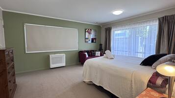 3 bedrooms, iron/ironing board, free WiFi, bed sheets