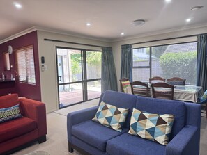 Smart TV - House at the heart of Hamilton (Hamilton)