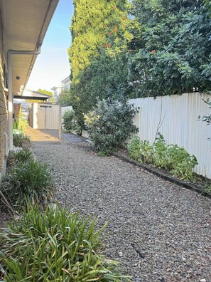Property grounds - House at the heart of Hamilton (Hamilton)