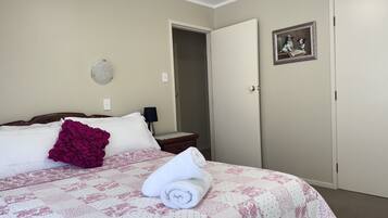 3 bedrooms, iron/ironing board, free WiFi, bed sheets