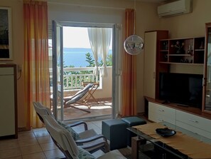 TV - mit Parkplatz und Straßenansicht by Interhome (Trogir/Okrug Donji)