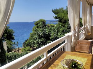 Outdoor dining - mit Parkplatz und Straßenansicht by Interhome (Trogir/Okrug Donji)
