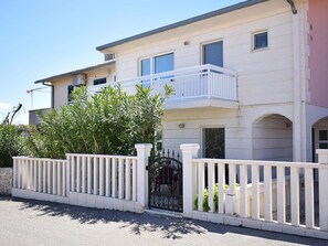 Exterior - Apartment  by Interhome (Trogir/Okrug Donji)