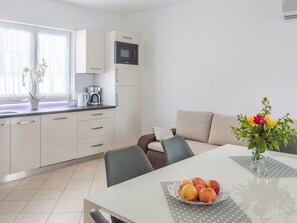 Dining - Wohnung in Okrug Gornji mit Garten und Grill by Interhome (Trogir/Okrug Donji)