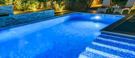 Et oppvarmet basseng