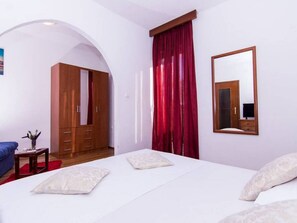 Internet - Studioappartement Esthera 2 mit Balkon in Strandnähe by Interhome (Trogir/Okrug Donji)