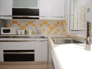 Refrigerador, microondas, horno y lavavajillas 