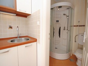 Towels - Geräumige Wohnung in erster Reihe zum Strand in Okrug by Interhome (Trogir/Okrug Donji)