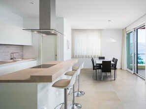 Dining - Appartement "Golden C2" mit Blick auf das Wasser by Interhome (Trogir/Slatine)