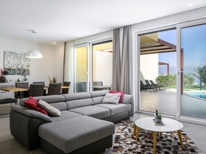 Living area - Modernes Apartment in Slatine mit privatem Parkplatz by Interhome (Trogir/Slatine)