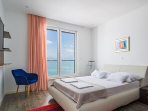 Internet - Appartement "Golden A1" mit Blick auf das Wasser by Interhome (Trogir/Slatine)