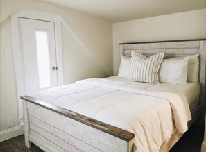 WiFi, bed sheets - Driftwood Cottage Stand-Alone Downtown OC Retreat (Ocean City)
