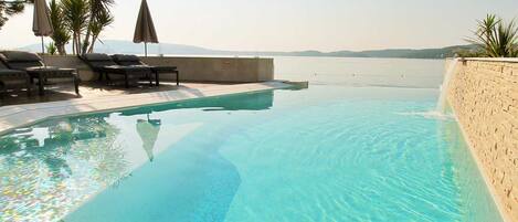 Et oppvarmet basseng