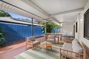 Terrace/patio - Coolum Beachside Getaway (Sunshine Coast)