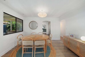 Dining - Coolum Beachside Getaway (Sunshine Coast)