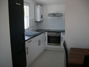 Fridge, microwave, oven, cookware/dishes/utensils - im 2. Stock mit Balkon und Meerblick by Interhome (Trogir)