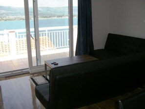 TV - im 2. Stock mit Balkon und Meerblick by Interhome (Trogir)