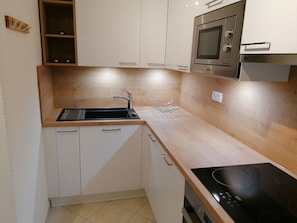 Frigorifero, forno, pentole/stoviglie/utensili