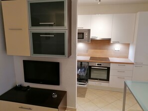 Fridge, oven, cookware/dishes/utensils - Erdgeschosswohnung mit Terrasse und Meerblick by Interhome (Trogir)