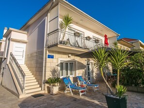 Exterior - Wohnung "Irena III" mit Blick auf das Wasser by Interhome (Trogir)