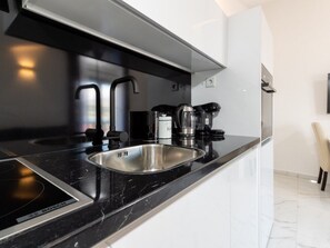 Fridge, microwave, oven, dishwasher - Moderne Ferienwohnung Zen 1 by Interhome (Trogir)