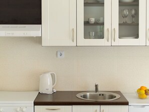 Fridge, oven, cookware/dishes/utensils - Modren Wohnung Sunrise in Strandnähe by Interhome (Trogir)