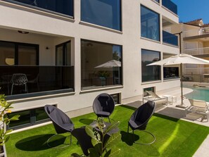 Outdoor dining - Luxuriöses Vier-Sterne-Apartment Prestige IV. by Interhome (Trogir)