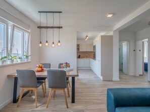 Dining - Stilvolle Wohnung Breeze mit Balkon mit Meerblick by Interhome (Trogir)