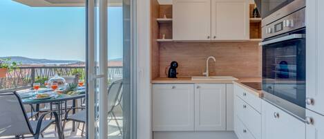 Réfrigérateur, micro-ondes, four, lave-vaisselle