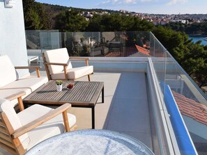Terrace/patio - "White Sky" direkt am Strand by Interhome (Trogir)