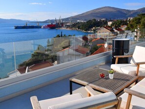 Outdoor dining - "White Sky" direkt am Strand by Interhome (Trogir)