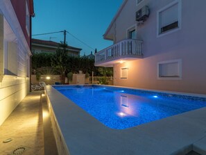 Pool - Ferienvilla direkt am Strand by Interhome (Trogir)