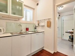 Refrigerador y utensilios de cocina 