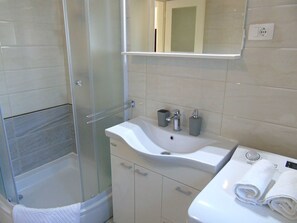 Towels - Wohnung direkt am Strand by Interhome (Vinišće)