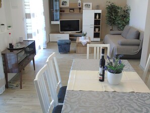 Living area - Wohnung direkt am Strand by Interhome (Vinišće)