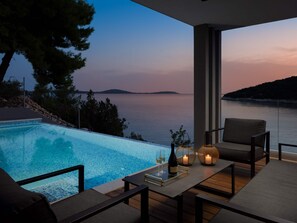 A heated pool - Haus in Vinišće mit Außenterrasse by Interhome (Vinišće)