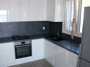 Fridge, oven, dishwasher, cookware/dishes/utensils - Villa Blu by Interhome (Vinišće)