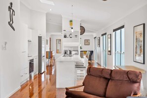 TV, offices - Bright 3-Bed Home in Leafy Annerley (Annerley)