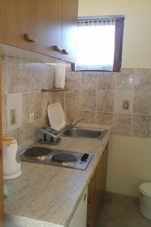 Fridge, cookware/dishes/utensils - Apartment "Lena" by Interhome (Marina)